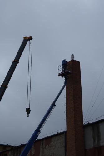 30 méteres daruval kezdték meg a kéménybontást a művelődési házon Kiskunmajsán 12